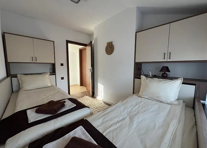 فيلة белият камък - *